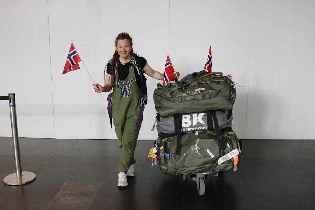 HJEMME: Den neste tiden skal Harila pakke ut av leiligheten sin, kjøre flyttelass og forberede seg til turen til Pakistan. Utstyr må gjennomgås og vaskes, og noe må byttes. – Jeg tror ikke det blir så mye tid til å slappe av, sier hun. Foto: Knut Andreas Lone Kristin Harila på gardermoen