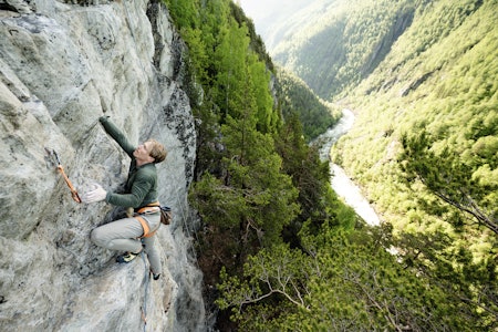 OPPDALS FINESTE? Magnus Midtbø i øverste del av den råflotte og temmelig eksponerte ruta El Corazon på feltet Amazonas. Foto: Martin I. Dalen OPPDALS FINESTE? Magnus Midtbø i øverste del av den råflotte og temmelig eksponerte ruta El Corazon på feltet Amazonas. Foto: Martin I. Dalen