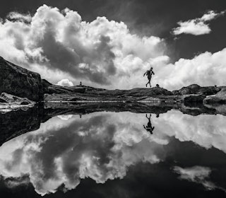 HØGT OG LAVT: Me måtte stoppe opp for å ta eit refleksjonsbilde då desse skyene bygde seg opp. Me var uansett kommet inn i ein “runners down” periode, så det passa bra med ein fotopause. HØGT OG LAVT: Me måtte stoppe opp for å ta eit refleksjonsbilde då desse skyene bygde seg opp. Me var uansett kommet inn i ein “runners down” periode, så det passa bra med ein fotopause.