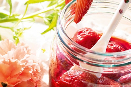 Uimotståleg: Med denne smarte metoden er jordbær noko du kan ha glede av sjølv om jordbærsesongen er kort. Foto: Sigrid Henjum jordbær