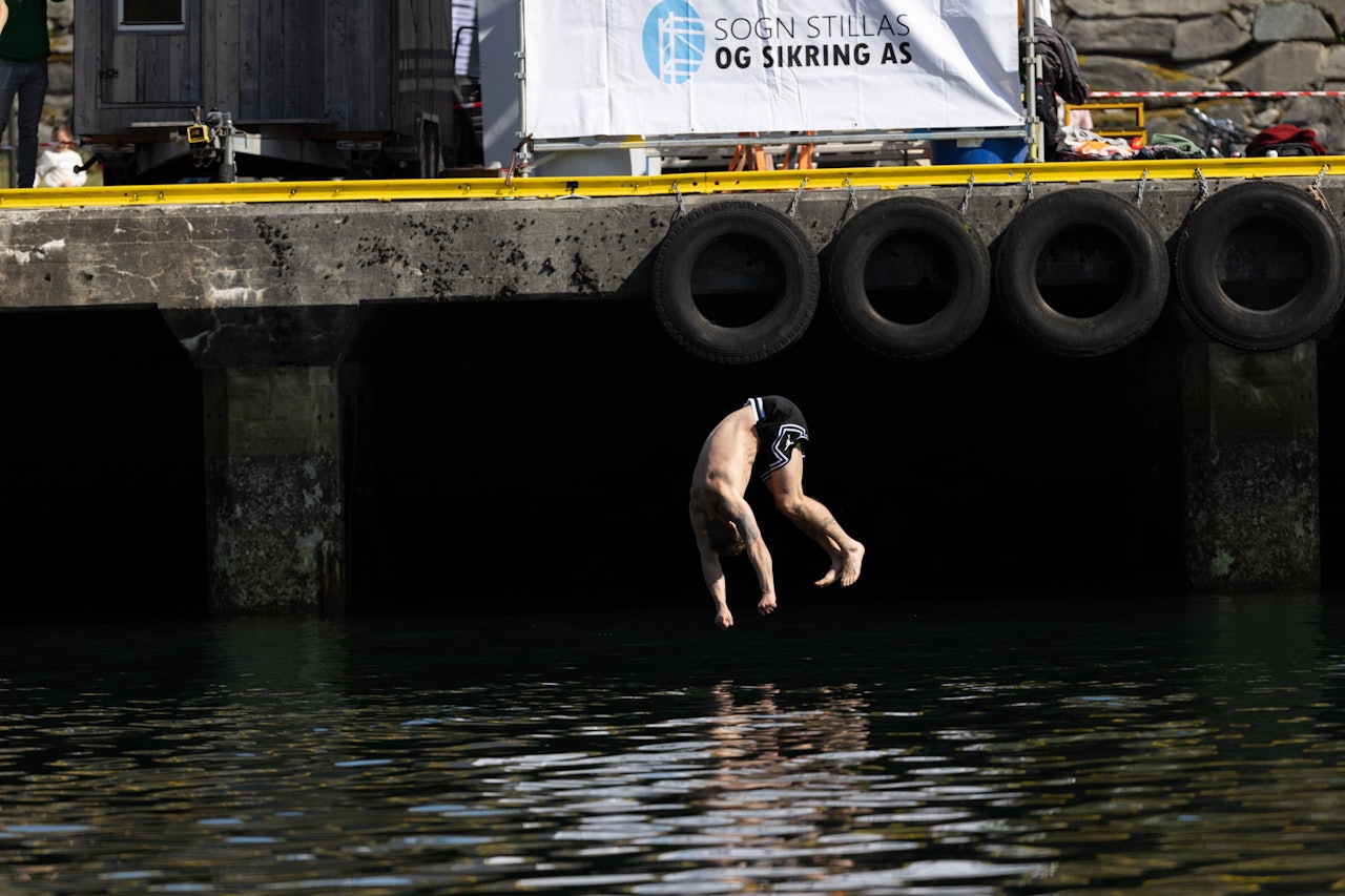 NY SEIER: Emil Lybekk i ferd med å hoppe inn til enda en seier i verdenscupen i døds. Foto: World Døds Federation NY SEIER: Emil Lybekk i ferd med å hoppe inn til enda en seier i verdenscupen i døds. Foto: World Døds Federation