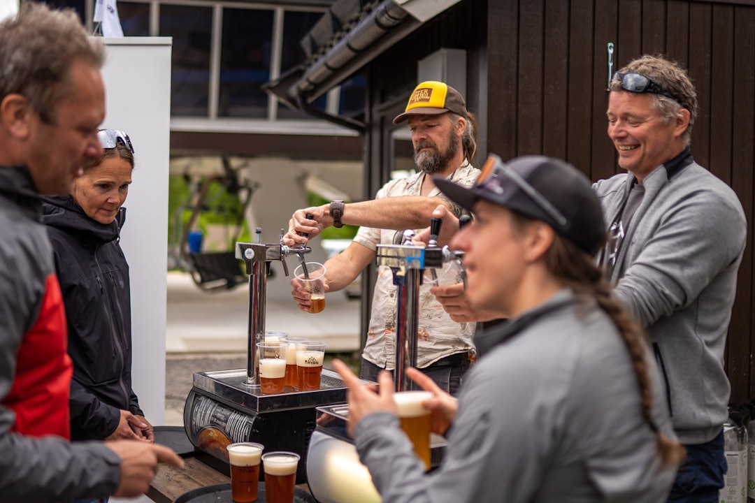 Kortreist drikke, god musikk og stemning på den tradisjonelle afterbike'en lørdag. Foto: Even Baardseth Kortreist drikke, god musikk og stemning på den tradisjonelle afterbike'en lørdag. Foto: Even Baardseth