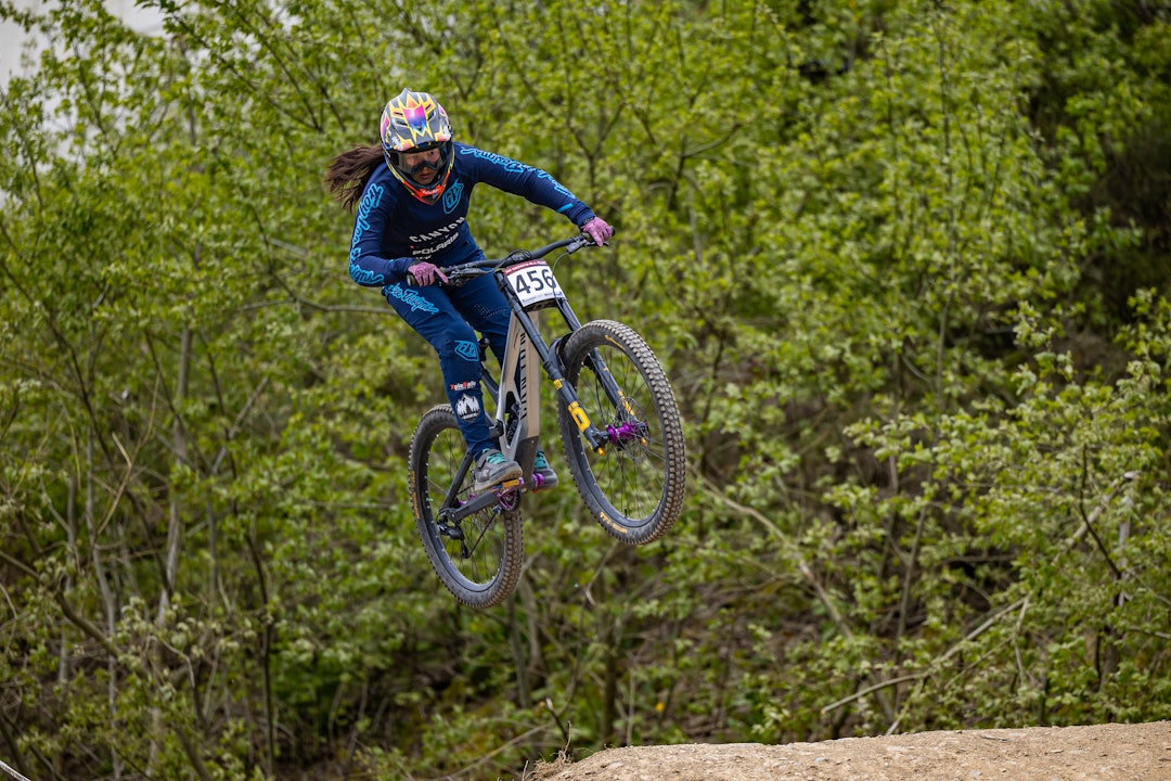 INN TIL FØRSTEPLASS: Nellie Aabech i lufta - på vei mot seier i klassen Open Women. Foto: Michael Schröder nellie aabech ixs