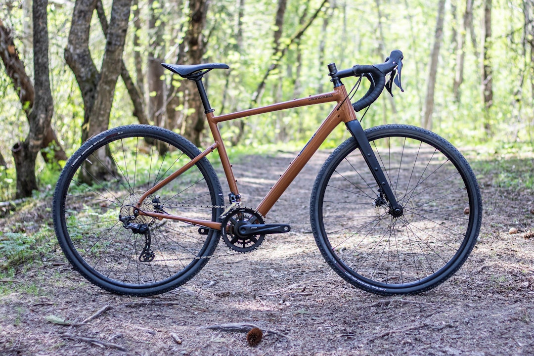 ROBUST ALLROUNDER: Cannondale Topstone 1 kommer blant annet i en jordlig brunfarge som setter tonen for grussykkelen. Alle foto: Knut Andreas Lone