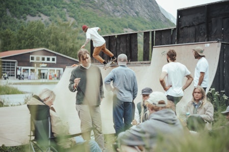 Bli med på skatekonkurranse lørdag kl 18 på Folven camping. Foto: Pernille Holsvik Bli med på skatekonkurranse lørdag kl 18 på Folven camping. Foto: Pernille Holsvik