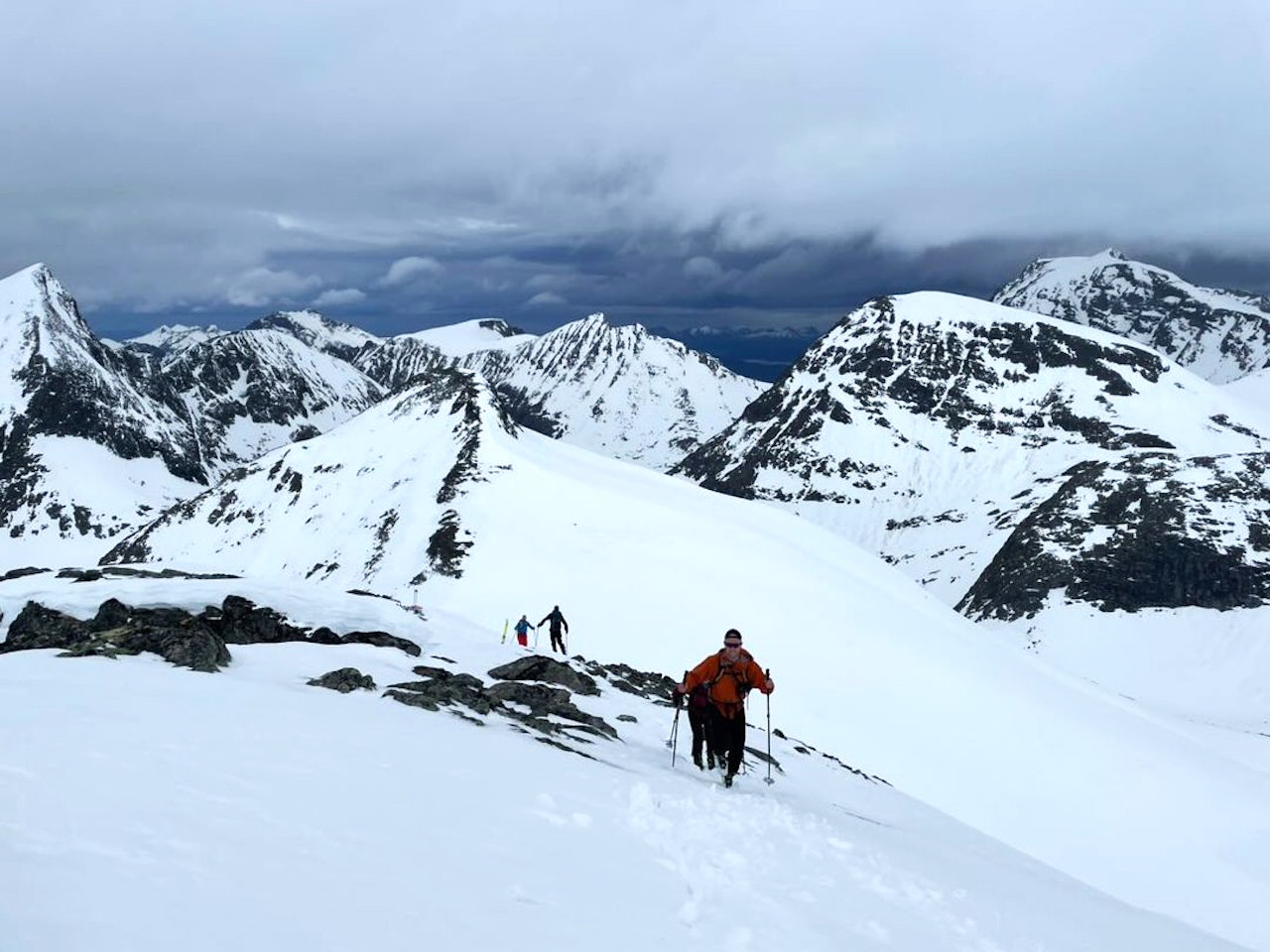 NYSNØ: Slik så det ut på Trollstigen lørdag - mye vær og bra med nysnø, selv om total snømengde er litt mindre enn vanlig. Foto: Tonje Nordgård Heen NYSNØ: Slik så det ut på Trollstigen lørdag - mye vær og bra med nysnø, selv om total snømengde er litt mindre enn vanlig. Foto: Tonje Nordgård Heen