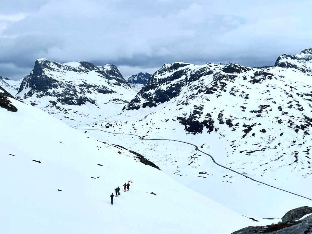 LØRDAG: Mye vær, men også en del nysnø på Trollstigen sist helg. Foto: Tonje Nordgård Heen LØRDAG: Mye vær, men også en del nysnø på Trollstigen sist helg. Foto: Tonje Nordgård Heen