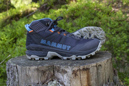 TESTET: Sertig er oppkalt etter en liten by ikke langt fra Davos. Disse skoene er godt egnet for norske turmål, også. Foto: Gunhild Soldal fjellsko mid med gtx