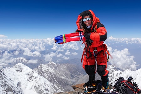 FERDIG: På bare tre måneder og én dag har Kristin Harila klatret alle verdens 8000-meter topper. Foto: Osprey Kristin Harila har verdensrekord