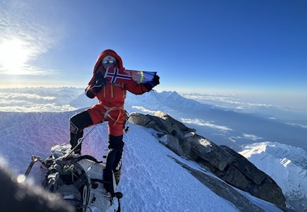 NY BESTIGNING: Kristin Harila klatret Annapurna 1 natt til mandag 5. juni. Dermed er hun ferdig med et av de farligste fjellene på listen. Dette bildet er fra forrige 8000-meters topp hun klatret; Dhaulagiri. Foto: Tenjen Lama Sherpa