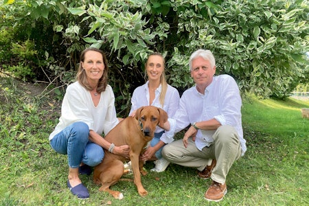 FAMILIEBEDRIFT: Cecilie, Synne og Finn i Nala Health tilbyr nå insektbasert hundemat til norske hundeeiere. FAMILIEBEDRIFT: Cecilie, Synne og Finn i Nala Health tilbyr nå insektbasert hundemat til norske hundeeiere.