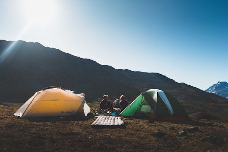TELTTUR: Med telt står du litt friere til hvor turen kan starte neste dag. Her fra en sommertur i Jotunheimen. Foto: Kristoffer H. Kippernes telt test lett billig sommertelt best i test