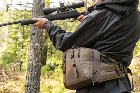 STØTTE: Vorn SR10 er en hoftesekk eller rumpetaske som byr på skytestøtte for stående skyting på en innovativ måte, men du bør teste om den passer til din skyteteknikk. STØTTE: Vorn SR10 er en hoftesekk eller rumpetaske som byr på skytestøtte for stående skyting på en innovativ måte, men du bør teste om den passer til din skyteteknikk.