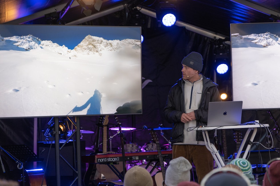 Nikolai Schirmer holder foredrag på High Camp Turtagrø 2023. Foto: Silje Kabbe