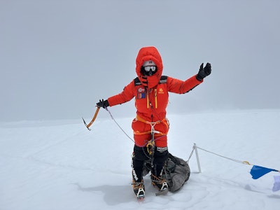 JAGER REKORDEN: Kristi Harila - her fra toppen av Cho Oyo i mai - har nådd enda en 8000-meters topp i Himalaya, og nå er det kun fem fjell i Pakistan som gjenstår før verdensrekorden er hennes. Arkivfoto: Tenjen (Lama) Sherpa