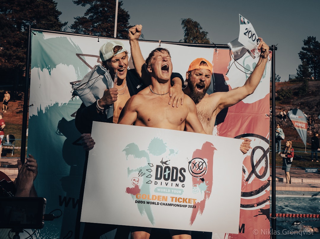 SEIERSBRØL: God stemning på pallen. Fra venstre: Arttu Laitinen, Kaapo Kosonen og Simen Mathisen. Foto: Niklas Grönqvist / IG: nikuvaa_ SEIERSBRØL: God stemning på pallen. Fra venstre: Arttu Laitinen, Kaapo Kosonen og Simen Mathisen. Foto: Niklas Grönqvist / IG: nikuvaa_