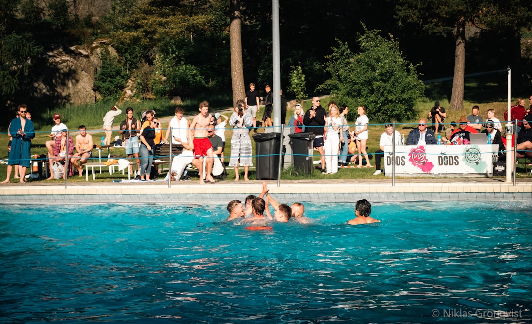 STEMNING: High Fives og samhold mellom konkurrentene. Foto: Niklas Grönqvist / IG: nikuvaa_ STEMNING: High Fives og samhold mellom konkurrentene. Foto: Niklas Grönqvist / IG: nikuvaa_