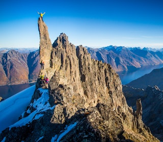 SMALT OG LUFTIG: Det er en helt spesiell følelse å stå på toppen av en smal og spiss pinakkel Her fra superklassikeren Bladet i Molladalen på Sunnmøre. Foto: Håvard Myklebust SMALT OG LUFTIG: Det er en helt spesiell følelse å stå på toppen av en smal og spiss pinakkel Her fra superklassikeren Bladet i Molladalen på Sunnmøre. Foto: Håvard Myklebust