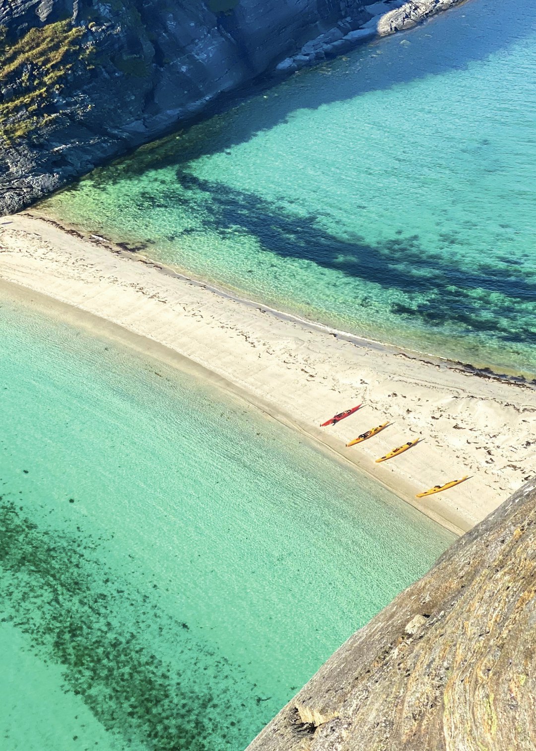 HOVDSUNDET: Vakkert, selv om badetemperaturene ikke er helt som på Maldivene her i nord. Foto: Svanhild Lorentzen hovdsundet
