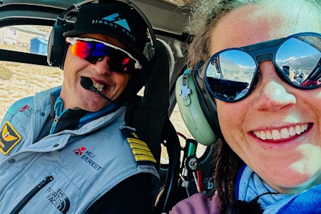 I HELIKOPTER: Kristin Harila på vei til Makalu basecamp. Foto: Kristin Harila I HELIKOPTER: Kristin Harila på vei til Makalu basecamp. Foto: Kristin Harila