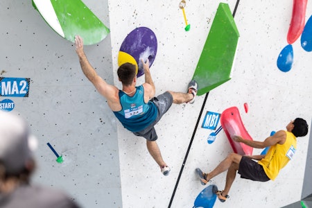 Thilo Schröter på vei til å sikre sone på verdenscup i Innsbruck. Foto: Jan Virt/IFSC