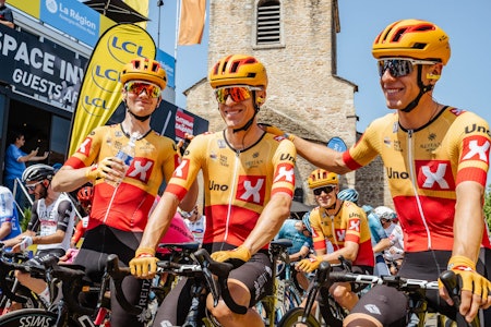 HVEM SKAL TIL TOUREN?: Martin Urianstad Bugge, Anders og Tobias Halland Johannessen poserer sammen under Critérium du Dauphiné. Foto: Szymon Gruchalski / Uno-X Pro Cycling HVEM SKAL TIL TOUREN?: Martin Urianstad Bugge, Anders og Tobias Halland Johannessen poserer sammen under Critérium du Dauphiné. Foto: Szymon Gruchalski / Uno-X Pro Cycling