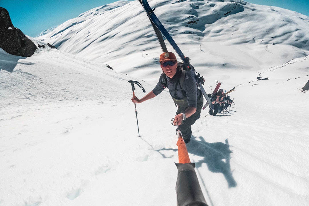 TOPPTUR: Andreas Fausko på vei opp Tredjerenna i Røldal sammen med sin gjeng. Foto: Andreas Fausko Andreas Fausko episode Røldal