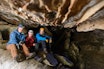 GROTTETUR: En tur inn i Dumdalsgrottene er en ganske annerledes fjelltur. Foto: Ove Nestvold dumdalsgrottene med ungdommer