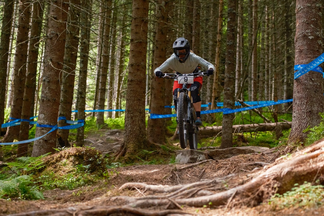 RÅTASS: Hilde Strædet imponerte som alltid i gårsdagens Enduro, men forteller til Terrengsykkel at hun gjerne skulle tråkket mer. Foto: Daniel Sapak Hilde Strædet ekstremsportveko 2023