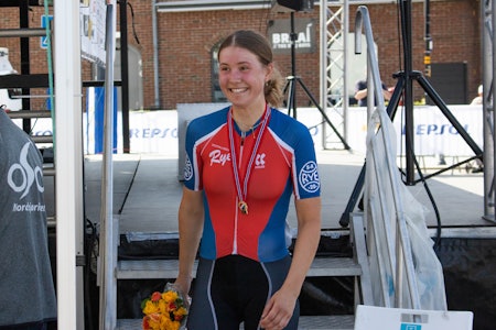 VM-DEBUT PÅ LANDEVEIEN: Kamilla Aasebø var offensiv i første del av VM-fellesstarten. Hun ble etter hvert kraftig sliten i den tøffe Glasgow-løypa, men forsvarte likevel inn en plassering rundt de 20 beste. FOTO: Knut Andreas Lone VM-DEBUT PÅ LANDEVEIEN: Kamilla Aasebø var offensiv i første del av VM-fellesstarten. Hun ble etter hvert kraftig sliten i den tøffe Glasgow-løypa, men forsvarte likevel inn en plassering rundt de 20 beste. FOTO: Knut Andreas Lone