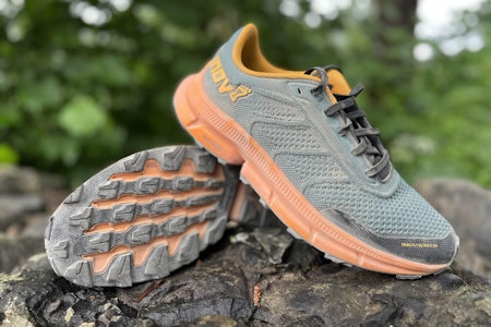 TESTET: Inov-8 Trailfly Ultra G 280 er supre og allsidige joggesko for asfalt og skogsstier. Foto: Erlend Sande Inov-8 Trailfly Ultra G 280 test