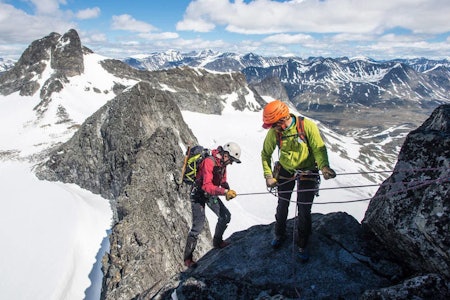 ETTERTRAKTET KVALIFISERING: Norsk fjellfagskole, som er eid av Nortind og utdanner ski- og tindevegledere i Norge, har endelig fått status som fagskole. Det betyr forhåpentligvis flere og rimeligere studieplasser. Foto: Nortind