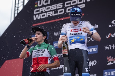 SEIER: Nederlandske Puck Pieterse hadde all grunn til å sprette champagnen etter å ha vunnet sitt tredje verdenscuprenn denne sesongen. Foto: Karolina Krasinka / Red Bull Content Pool SEIER: Nederlandske Puck Pieterse hadde all grunn til å sprette champagnen etter å ha vunnet sitt tredje verdenscuprenn denne sesongen. Foto: Karolina Krasinka / Red Bull Content Pool