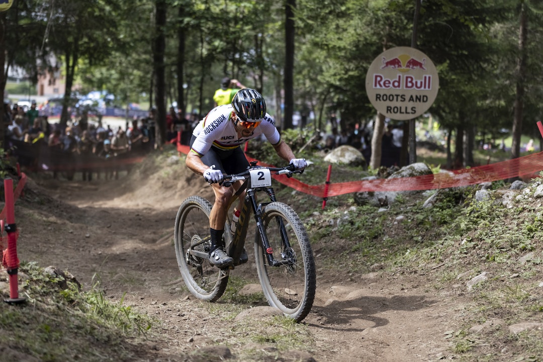 COMEBACK: Etter et dårlig renn i Leogang kunne Nino Schurter juble igjen med sin 35. verdenscupseier. Foto: Karolina Krasinka / Red Bull Content Pool COMEBACK: Etter et dårlig renn i Leogang kunne Nino Schurter juble igjen med sin 35. verdenscupseier. Foto: Karolina Krasinka / Red Bull Content Pool