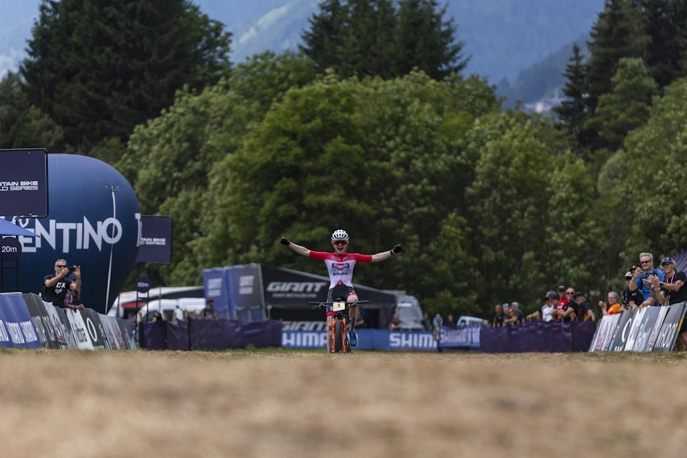 JUBEL: Etter et godt løp kunne den nederlanske jenta feire seieren. Foto: Karoline Krasinka / Red Bull Content Pool