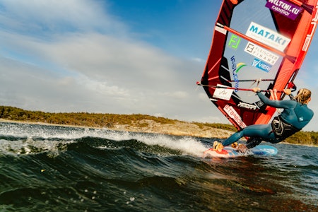PLAN A: Den ultimate følelsen av å plane som windsurfer. Foto: Christian Nerdrum