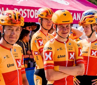 KAMERATER: Torstein Træen og Jonas Abrahamsen har kjent hverandre lenge. Nå blomstrer begge to, men her, i Tour Colombia 2.1, tok karrierene to forskjellige retninger. Foto: @munerix / Uno-X Pro Cycling KAMERATER: Torstein Træen og Jonas Abrahamsen har kjent hverandre lenge. Nå blomstrer begge to, men her, i Tour Colombia 2.1, tok karrierene to forskjellige retninger. Foto: @munerix / Uno-X Pro Cycling