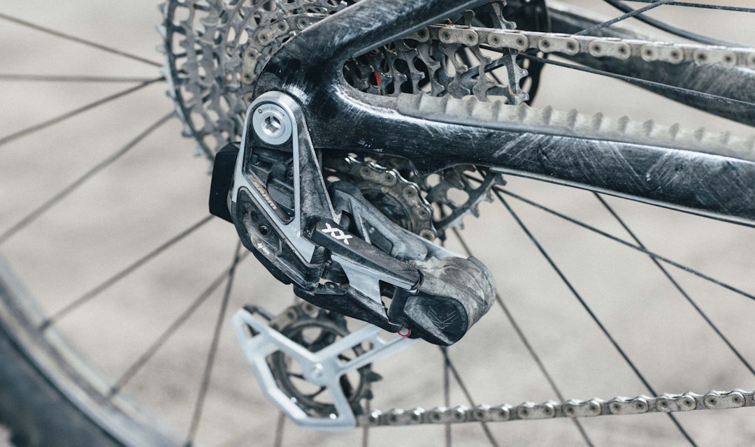 NYTT GIR: Det nye Transmission-drivverket til SRAM er annerledes på flere måter - men er det bedre? Foto: Kristoffer H. Kippernes. test sram eagle xx transmission axs t type gir elektronisk