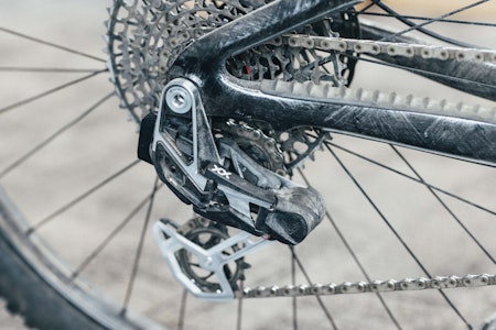 NYTT GIR: Det nye Transmission-drivverket til SRAM er annerledes på flere måter - men er det bedre? Foto: Kristoffer H. Kippernes. test sram eagle xx transmission axs t type gir elektronisk