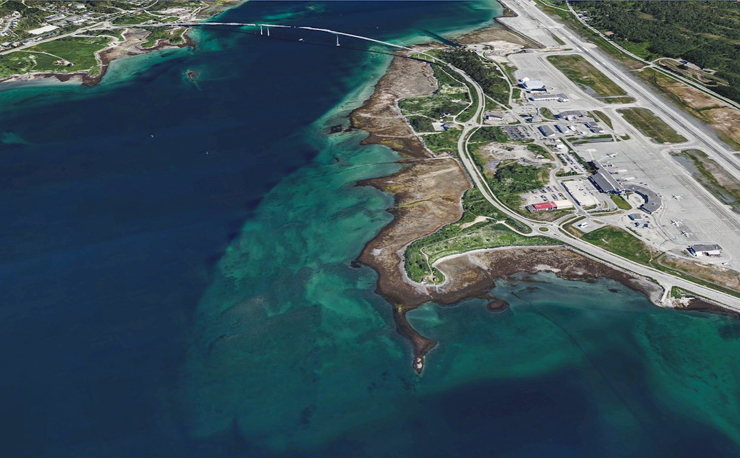 FLATTVANN I NORD: Sandnessundet ved Tromsø Lufthavn er flittig brukt av vindsportutøvere hele året. Foto: Google Earth FLATTVANN I NORD: Sandnessundet ved Tromsø Lufthavn er flittig brukt av vindsportutøvere hele året. Foto: Google Earth