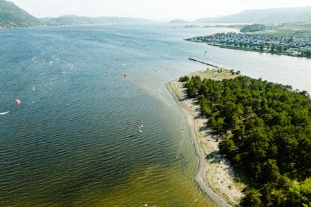 NORGE: Tro det eller ei: på en god dag er kitespoten i Svelvik utenfor Drammen helt på høyden med den beste i utlandet. Skjermdump: Google Earth NORGE: Tro det eller ei: på en god dag er kitespoten i Svelvik utenfor Drammen helt på høyden med den beste i utlandet. Skjermdump: Google Earth
