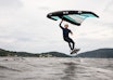 TOESIDE-TACK: Christian Juell er en mester på å tacke med wingfoil. Han er goofy, og har høyrefoten først som sin naturlige  kjøreretning, så dette blir da hans naturlige toe-side tack. Foto: Christian Nerdrum