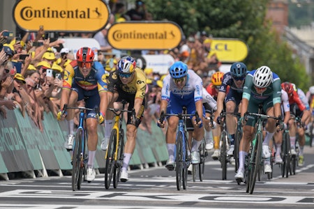 HOLDT KONKURRENTENE UNNA: Mads Pedersen var råsterk på dag 8 av Tour de France. Det endte med etappeseier til den danske 27-åringen! FOTO: Cor Vos