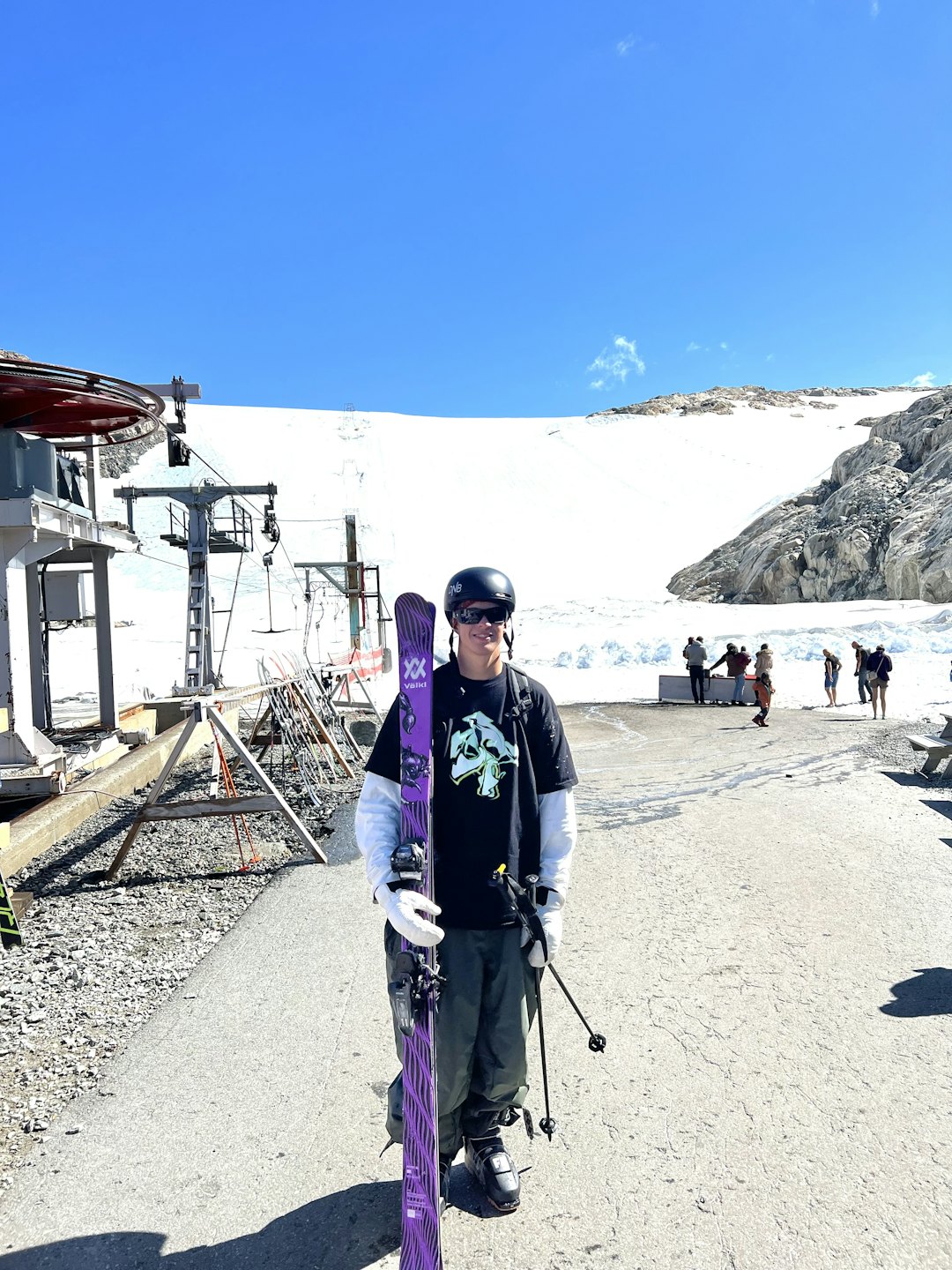 SOMMERSHRED: Sebastian Schjerve fikk en kul dag på Fonna før de stengte. Foto: Daniel Sørlie Sebastian Schjerve