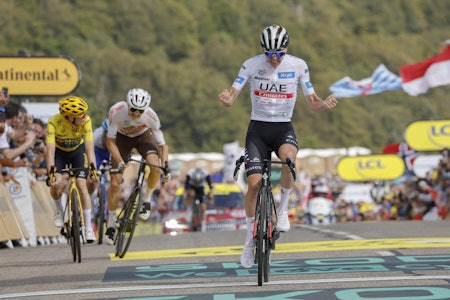 DRAMA HELT INN: Tadej Pogacar og Jonas Vingegaard fulgte hverandre helt inn til målområdet i Le Markstein, etter en uhyre dramatisk etappe i Alpene. Foto: Cor Vos DRAMA HELT INN: Tadej Pogacar og Jonas Vingegaard fulgte hverandre helt inn til målområdet i Le Markstein, etter en uhyre dramatisk etappe i Alpene. Foto: Cor Vos