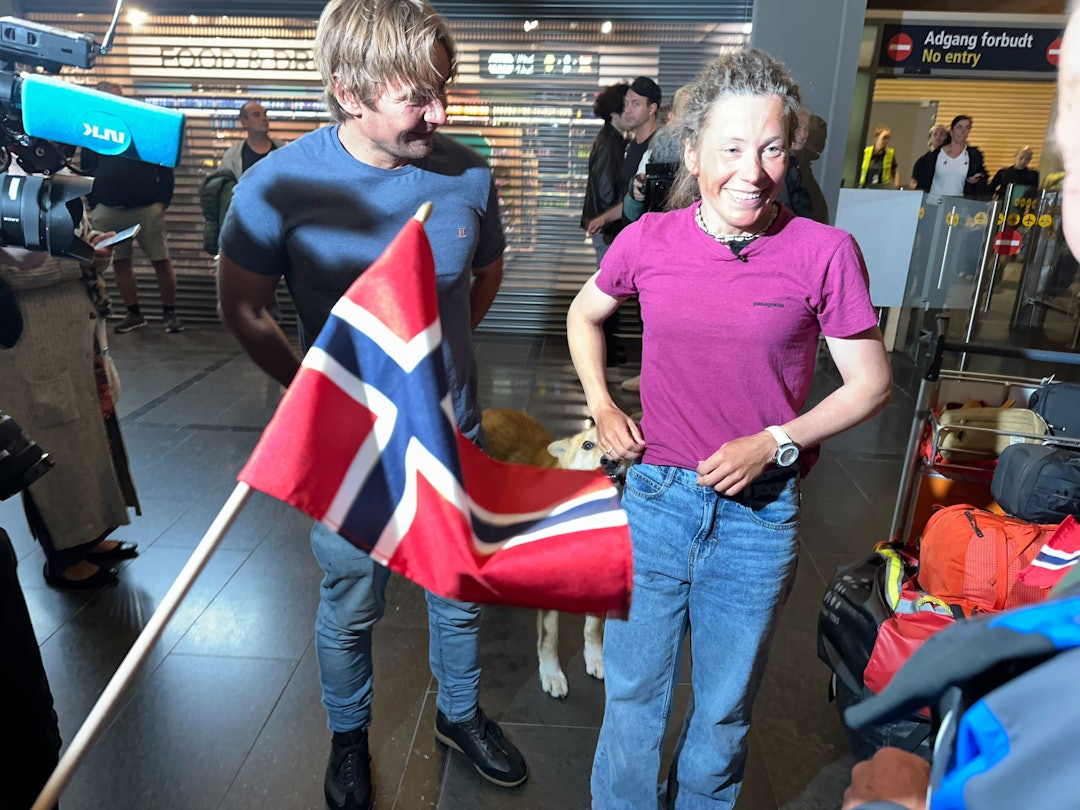 SMØRBLID: Venner, familie og bekjente møtte opp for å ta imot den nye verdensrekordholderen Kristin Harila på Gardermoen. Foto: Mattis Sandblad, VG SMØRBLID: Venner, familie og bekjente møtte opp for å ta imot den nye verdensrekordholderen Kristin Harila på Gardermoen. Foto: Mattis Sandblad, VG