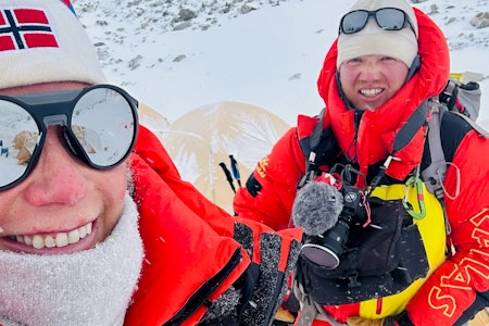 LAGER FILM: Matias Myklebust hadde ekstra ting å konsentrere seg om da han gikk opp Shishapangma og Cho Oyu. Foto: Kristin Harila Kristin Harila og Matias Myklebust
