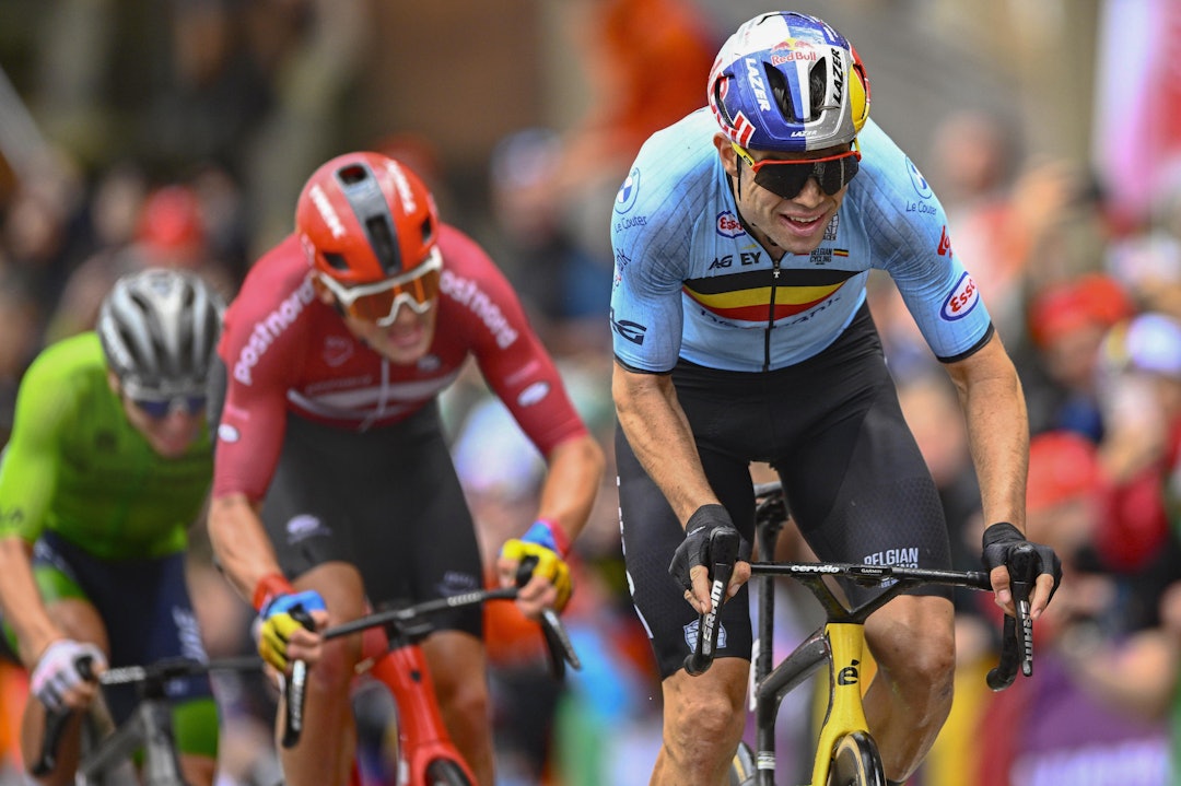 KOM TIL KORT: Wout van Aert har hatt mange dueller med Mathieu van der Poel gjennom karrieren, og tapt en rekke ganger, som i dag. Foto: Cor Vos