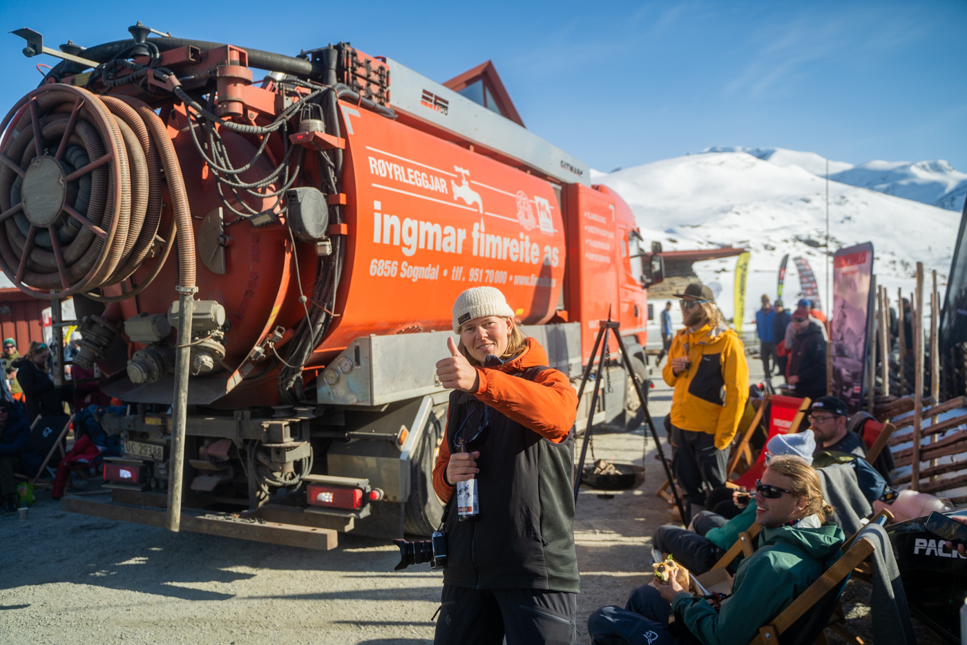 Silje under High Camp Turtagrø og noe av de viktigste hendelsene; nemlig sanitærtømming ført av det lokale selskapet Ingmar Fimreite. Foto: Brynjar Tvedt