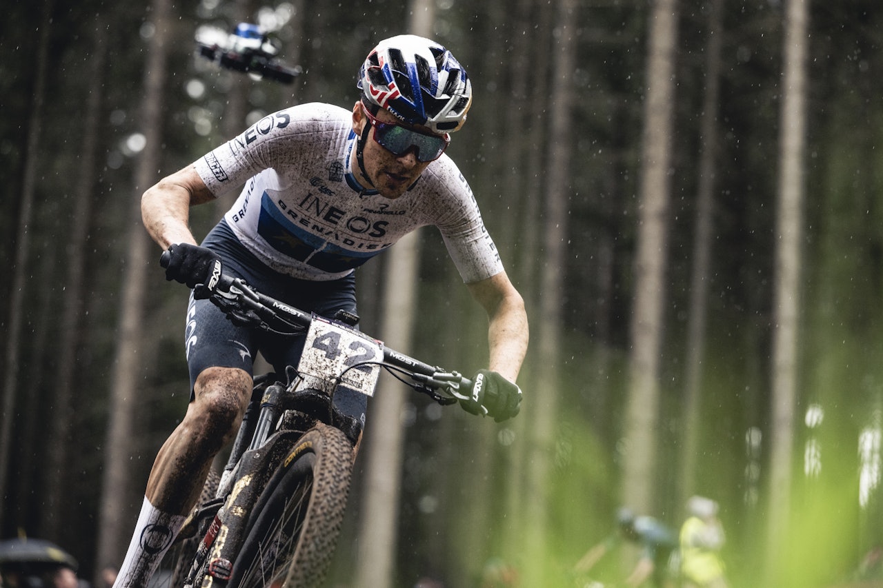 KONTROVERSIELL BRONSE: Tom Pidcock beklaget seg etterpå, men måten han sikret seg VM-bronsen i kortbane på, kommer til å bli diskutert lenge. FOTO: Red Bull Content Pool KONTROVERSIELL BRONSE: Tom Pidcock beklaget seg etterpå, men måten han sikret seg VM-bronsen i kortbane på, kommer til å bli diskutert lenge. FOTO: Red Bull Content Pool